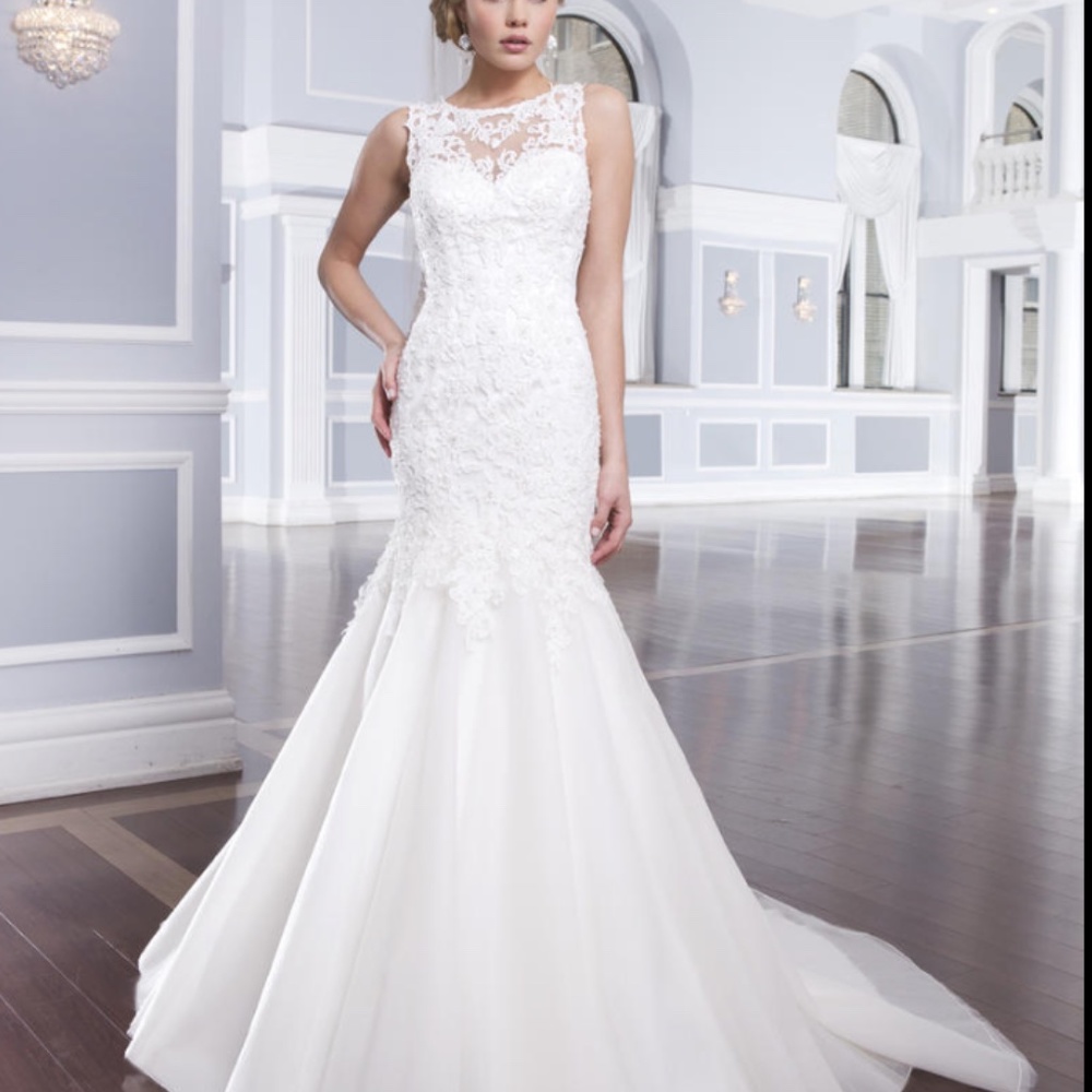 NWT Breathtaking Lillian West Lace and Tulle Fit & Flare Wedding Dress